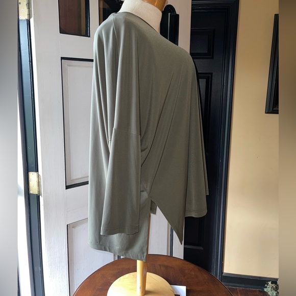 PLANET olive green light top. Size : one size fits all. Perfect condition top - Picture 7 of 11